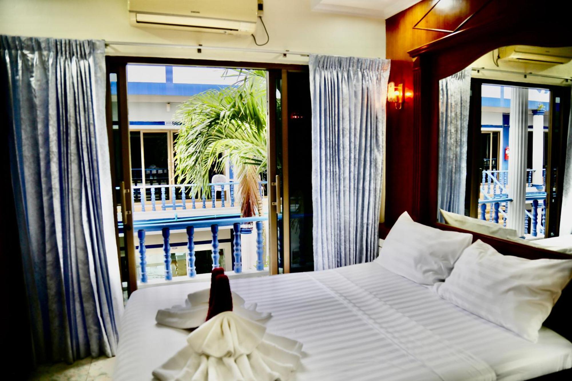 The Club Inn - Kamala Beach Exterior photo